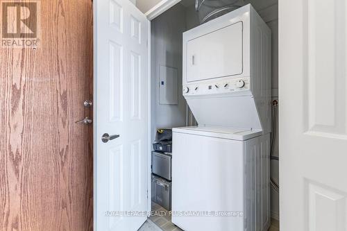 517 - 2511 Lakeshore Road W, Oakville, ON - Indoor Photo Showing Laundry Room