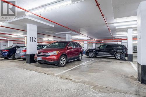 517 - 2511 Lakeshore Road W, Oakville, ON - Indoor Photo Showing Garage