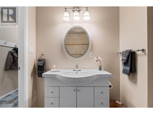 7451 Estate Drive, North Shuswap, BC - Indoor Photo Showing Laundry Room