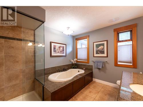 3045 Lindberg Road, South Shuswap, BC - Indoor Photo Showing Bathroom