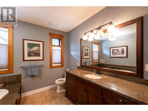 3045 Lindberg Road, South Shuswap, BC - Indoor Photo Showing Bathroom