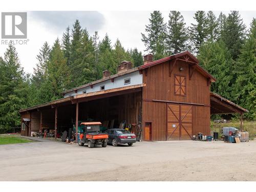 3045 Lindberg Road, South Shuswap, BC - Outdoor