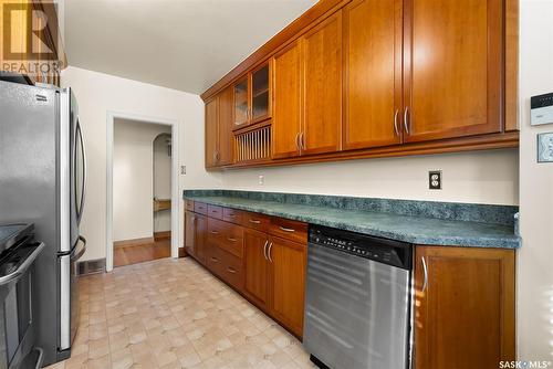 222 Broadway Avenue, Regina, SK - Indoor Photo Showing Kitchen