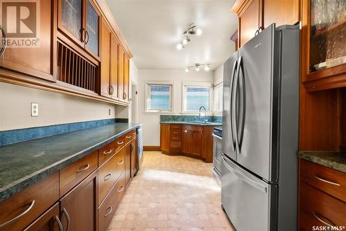 222 Broadway Avenue, Regina, SK - Indoor Photo Showing Kitchen