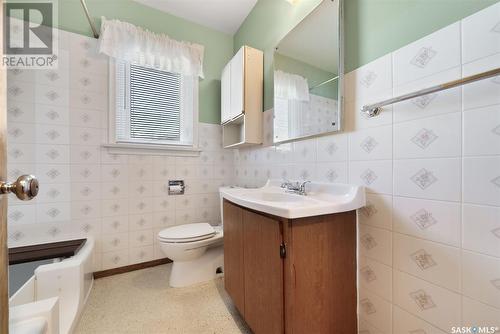 222 Broadway Avenue, Regina, SK - Indoor Photo Showing Bathroom