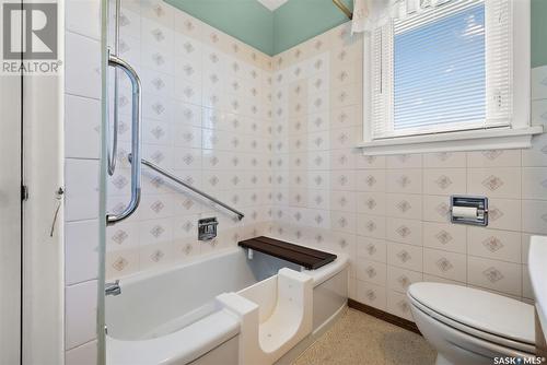 222 Broadway Avenue, Regina, SK - Indoor Photo Showing Bathroom