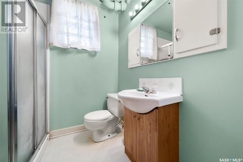 222 Broadway Avenue, Regina, SK - Indoor Photo Showing Bathroom