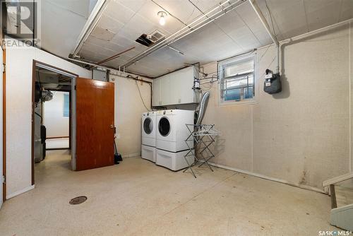 222 Broadway Avenue, Regina, SK - Indoor Photo Showing Laundry Room