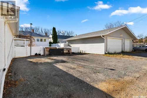 222 Broadway Avenue, Regina, SK - Outdoor