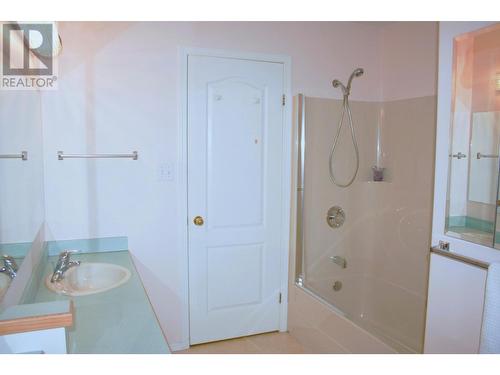 2382 Tamerac Terrace, South Shuswap, BC - Indoor Photo Showing Bathroom