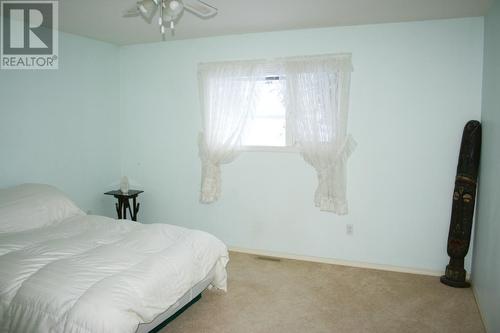 2382 Tamerac Terrace, South Shuswap, BC - Indoor Photo Showing Bedroom