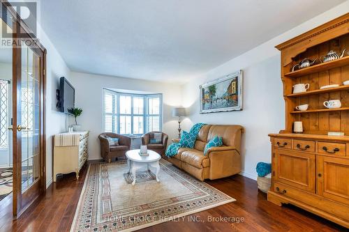 38 Canadian Oaks Drive, Whitby, ON - Indoor Photo Showing Living Room