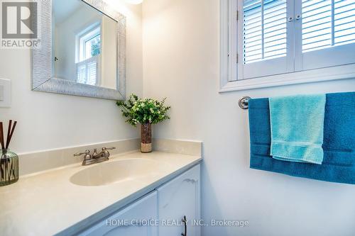 38 Canadian Oaks Drive, Whitby, ON - Indoor Photo Showing Bathroom