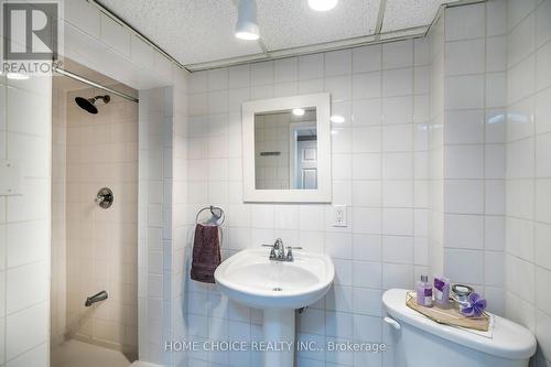 38 Canadian Oaks Drive, Whitby, ON - Indoor Photo Showing Bathroom