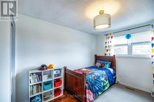 38 Canadian Oaks Drive, Whitby, ON - Indoor Photo Showing Bedroom