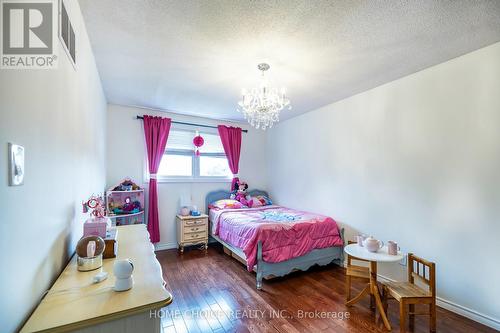 38 Canadian Oaks Drive, Whitby, ON - Indoor Photo Showing Bedroom