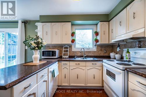 38 Canadian Oaks Drive, Whitby, ON - Indoor Photo Showing Kitchen With Double Sink