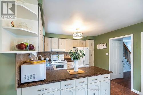 38 Canadian Oaks Drive, Whitby, ON - Indoor Photo Showing Kitchen