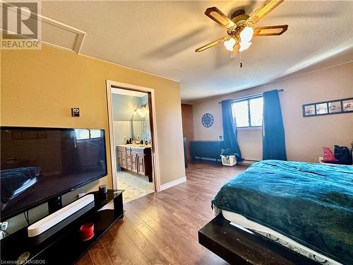 618 8Th Avenue, Hanover, ON - Indoor Photo Showing Bedroom