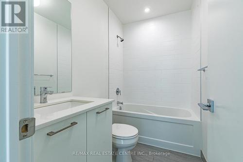 208 - 455 Charlton Avenue E, Hamilton, ON - Indoor Photo Showing Bathroom