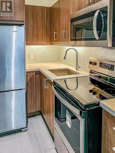 208 - 455 Charlton Avenue E, Hamilton, ON - Indoor Photo Showing Kitchen