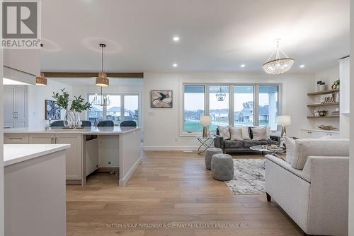 87 Allister Drive, Middlesex Centre (Kilworth), ON - Indoor Photo Showing Living Room