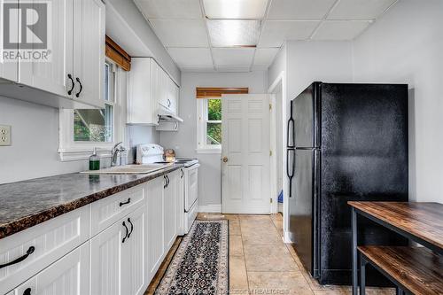 8 Westmoreland Avenue, Leamington, ON - Indoor Photo Showing Kitchen