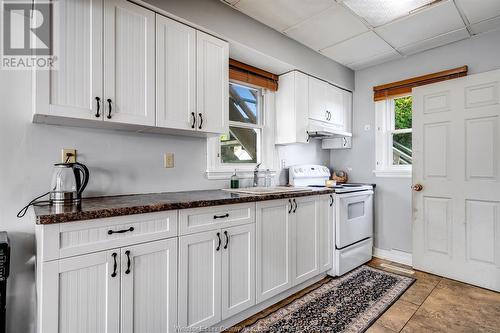 8 Westmoreland Avenue, Leamington, ON - Indoor Photo Showing Kitchen