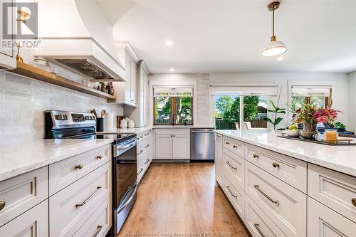 173 Baird Avenue, Wheatley, ON - Indoor Photo Showing Kitchen With Upgraded Kitchen