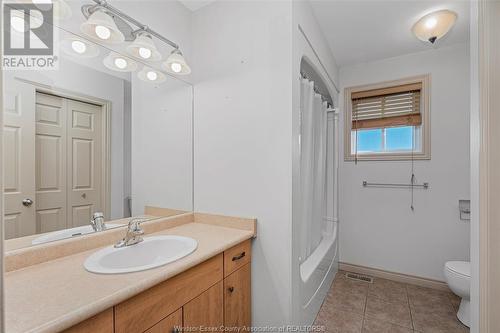 11448 Timber Bay Crescent, Windsor, ON - Indoor Photo Showing Bathroom