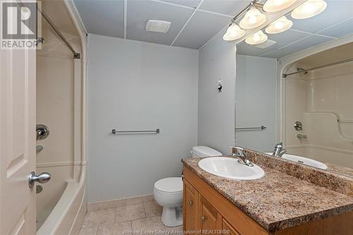 11448 Timber Bay Crescent, Windsor, ON - Indoor Photo Showing Bathroom