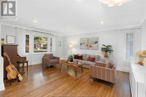 3505 Maisonneuve, Windsor, ON - Indoor Photo Showing Living Room