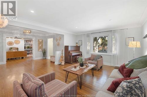 3505 Maisonneuve, Windsor, ON - Indoor Photo Showing Living Room