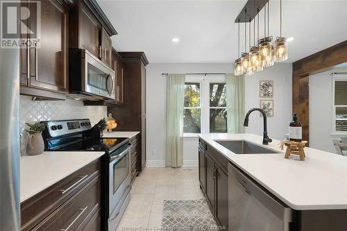 3505 Maisonneuve, Windsor, ON - Indoor Photo Showing Kitchen With Upgraded Kitchen