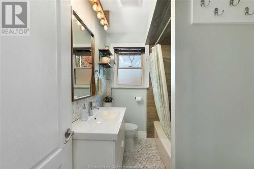 3505 Maisonneuve, Windsor, ON - Indoor Photo Showing Bathroom