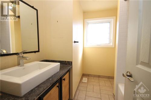 1659 Nordic Way, Ottawa, ON - Indoor Photo Showing Bathroom