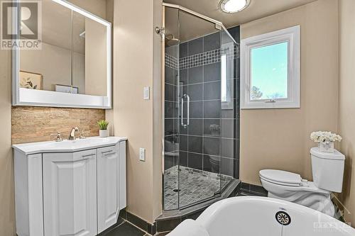 2123 Grafton Crescent, Ottawa, ON - Indoor Photo Showing Bathroom