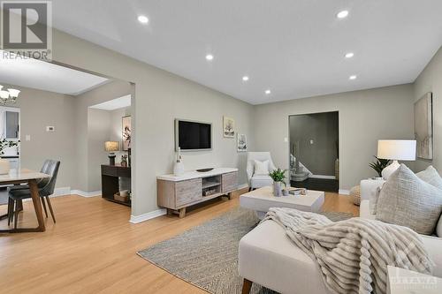 2123 Grafton Crescent, Ottawa, ON - Indoor Photo Showing Living Room