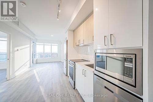 A1602 - 30 Upper Mall Way, Vaughan, ON - Indoor Photo Showing Kitchen With Upgraded Kitchen