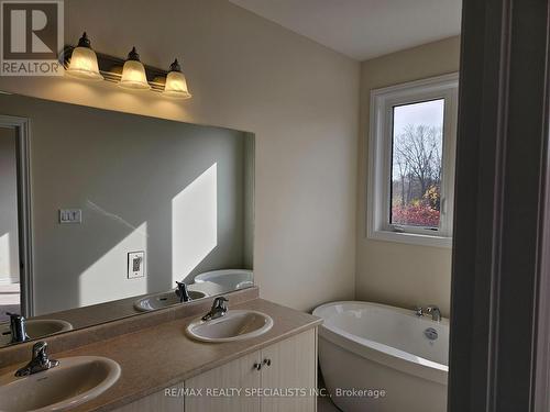 2080 Coppenwood   Common, Burlington, ON - Indoor Photo Showing Bathroom