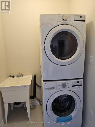 2080 Coppenwood   Common, Burlington, ON - Indoor Photo Showing Laundry Room