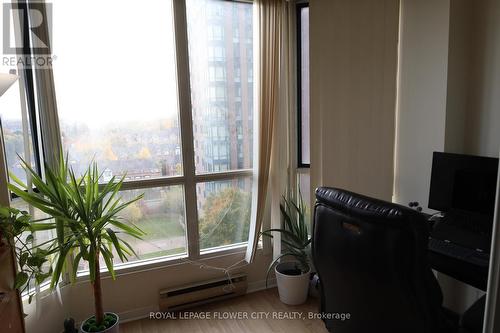 816 - 145 Hillcrest Avenue, Mississauga, ON - Indoor Photo Showing Other Room