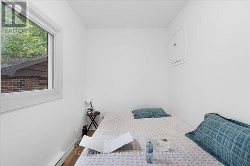 83 Haddon Avenue S, Hamilton, ON - Indoor Photo Showing Bedroom