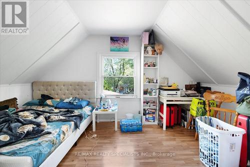 83 Haddon Avenue S, Hamilton, ON - Indoor Photo Showing Bedroom