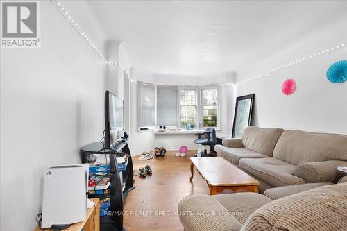 83 Haddon Avenue S, Hamilton, ON - Indoor Photo Showing Living Room