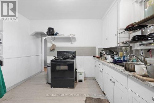 83 Haddon Avenue S, Hamilton, ON - Indoor Photo Showing Kitchen