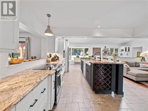 37 Maple Avenue, Hamilton, ON - Indoor Photo Showing Kitchen