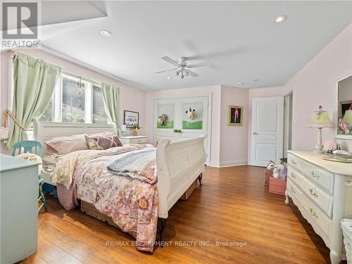 37 Maple Avenue, Hamilton, ON - Indoor Photo Showing Bedroom