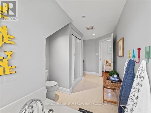 37 Maple Avenue, Hamilton, ON - Indoor Photo Showing Bathroom