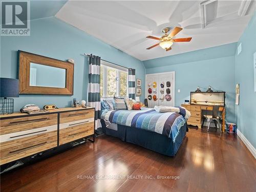 37 Maple Avenue, Hamilton, ON - Indoor Photo Showing Bedroom